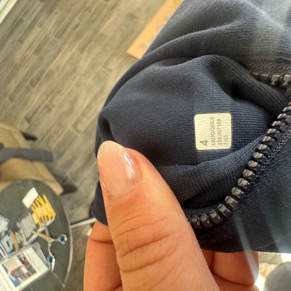 Lululemon navy blue define jacket size 4 - Picture 6 of 9